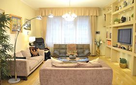 Classic Flat At Basilica